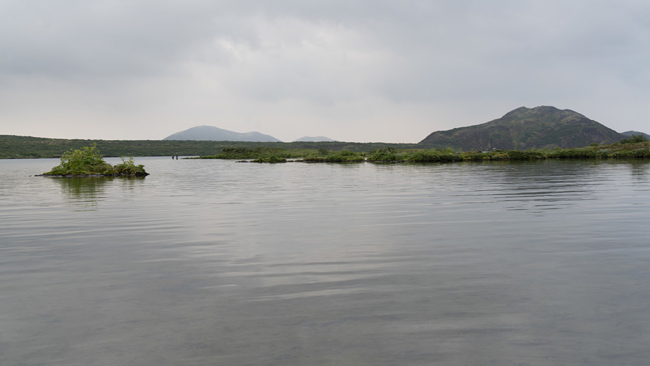 Hólmi við Nes og Nautatanga, Arnarfell og Miðfell í bakgrunni