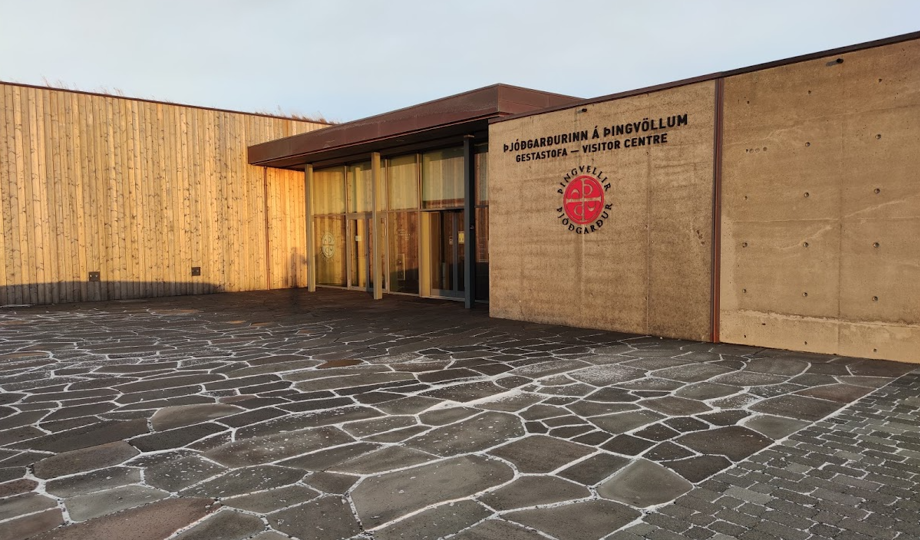 Inngangur að gestastofunni á Haki