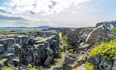 Langistígur í Almannagjá og horft til suðurs.