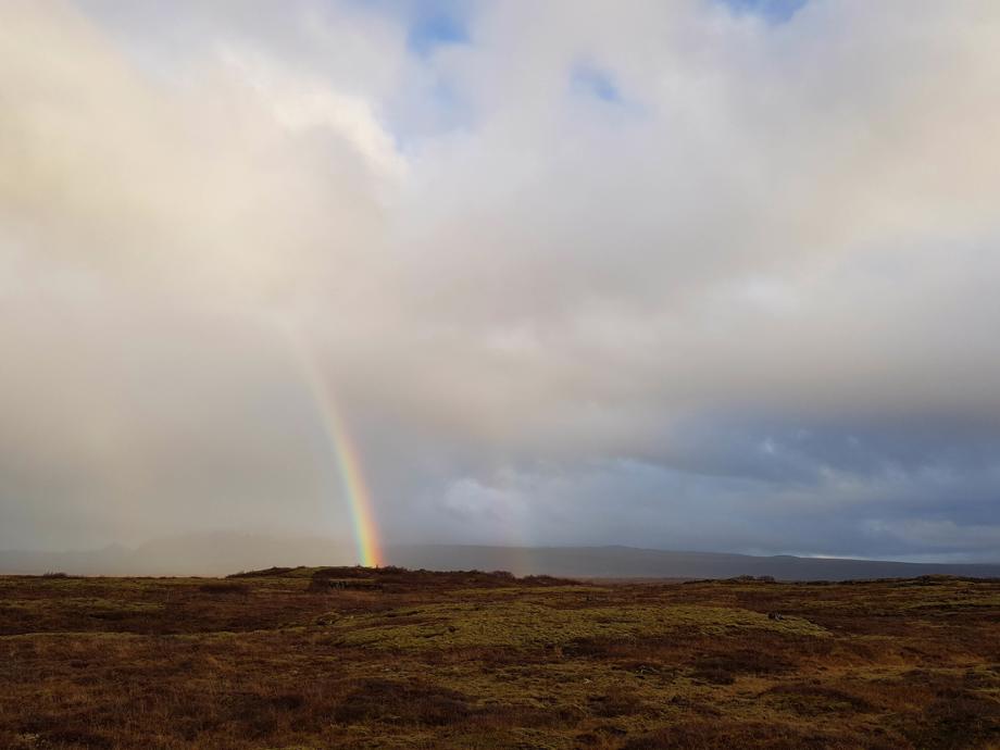 Tvöfaldur regnbogi yfir Þingvallahrauni