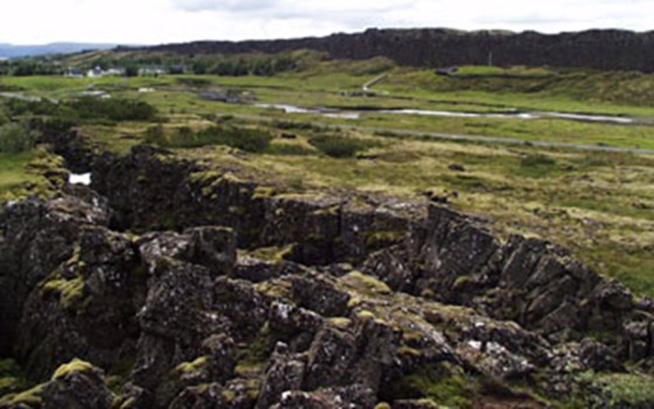 Þinghelgin séð frá Spönginni. Lögberg, Þingvallakirkja og Hótel Valhöll
